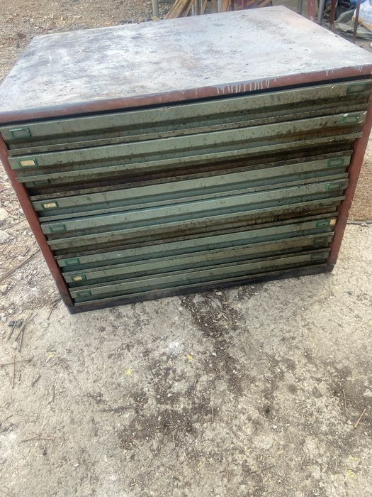 Шкаф за чертежи и / или инструменти