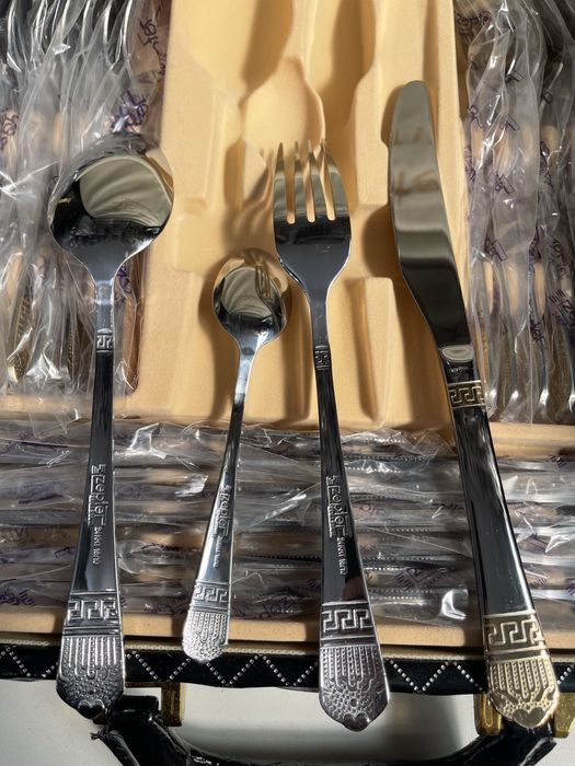 Посуда столовый кухонный приборы ложки и вилки