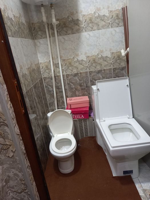 Vagzal Med.ekispirt oldida 1-xonalik uy sotiladi.narx.30000$