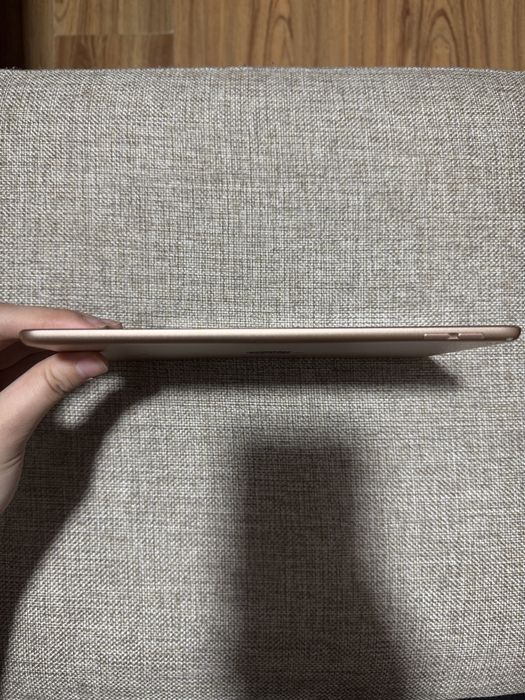 Продам iPad mini 5