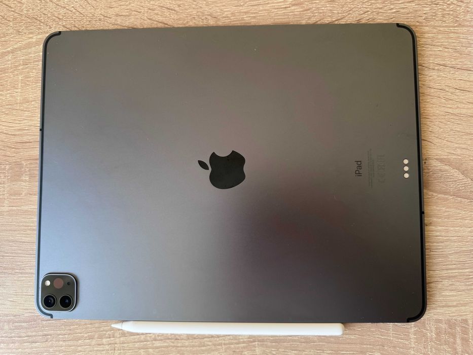 Apple iPad Pro 4-та генерация (2020) - 128 GB, 12.9" + Apple Pencil. Много запазени!
