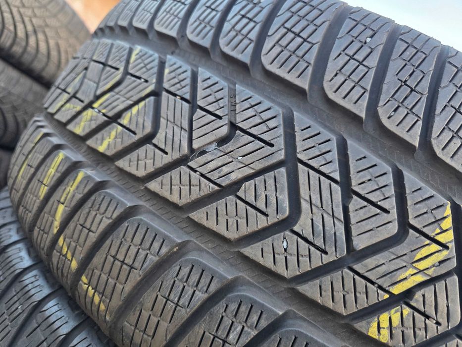4бр Зимни гуми 255 40 21 - Pirelli