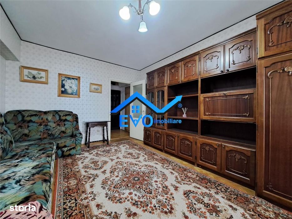 Apartament cu 3 camere, decomandat, zona Independentei