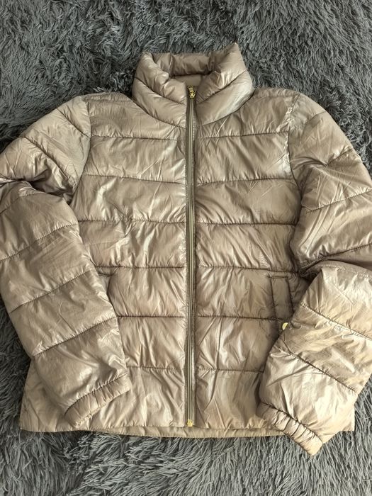 Преходно яке в бежев цвят