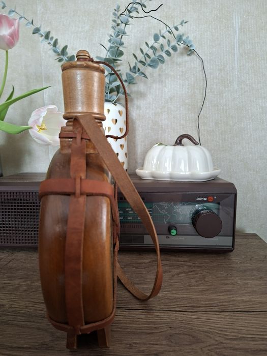 Plosca veche din lemn, cu interior din sticla. Noua!