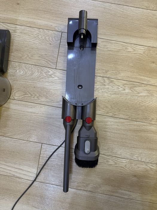 Пылесос Dyson V8 animal+ рабочий