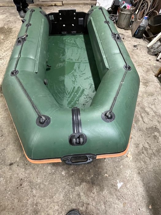 Продам лодку калибри 3,00м