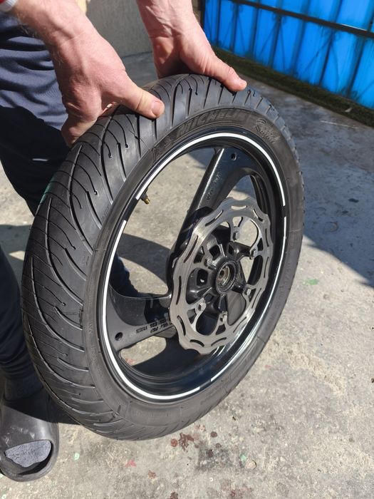 Cauciuc cu tot cu jantă 110/80 zr 18