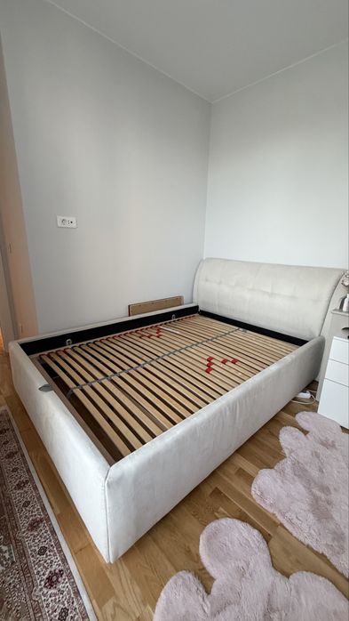Pat tapițat 140x200 cm + somieră rabatabilă (în stare foarte bună) XXLUTZ