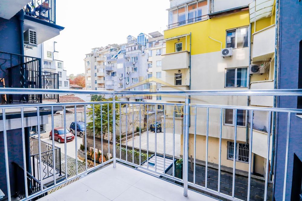 Дава се под наем Тристаен апартамент в Варна, Колхозен пазар - 80 кв.м за 663 € - Снимка #12