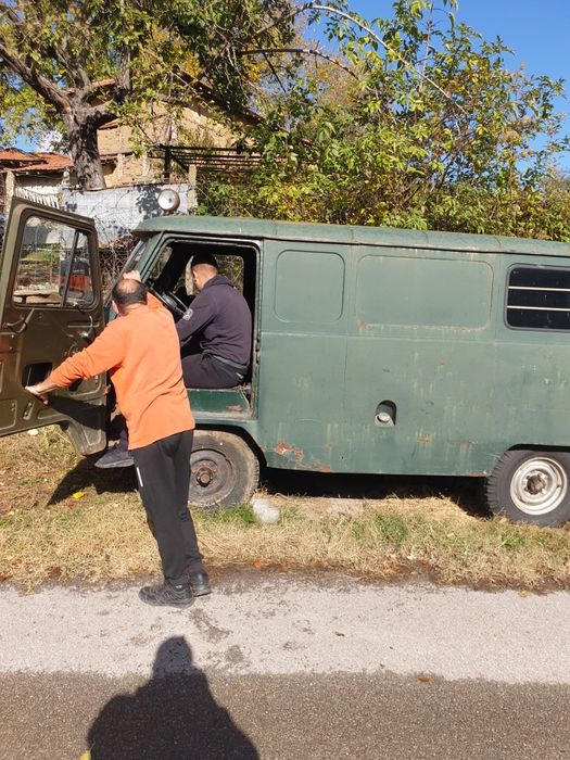 Продавам УАЗКА с основен ремонт на мотора.