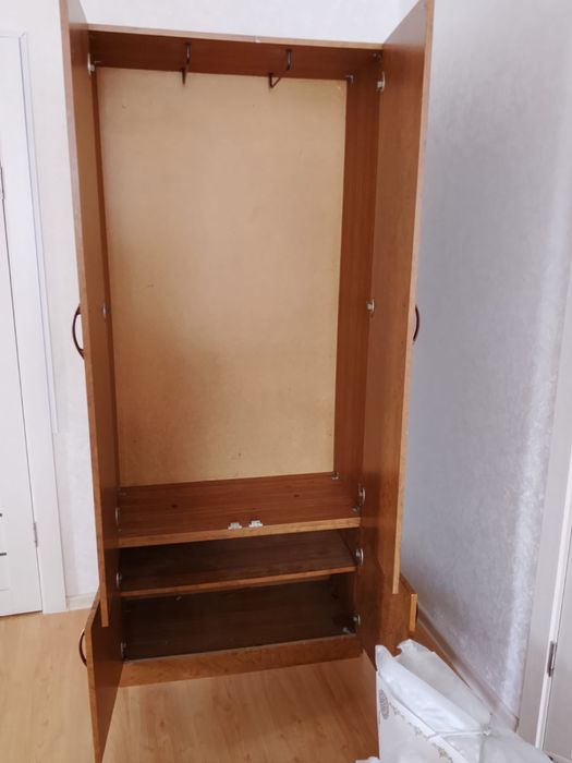 Шкаф коричневый