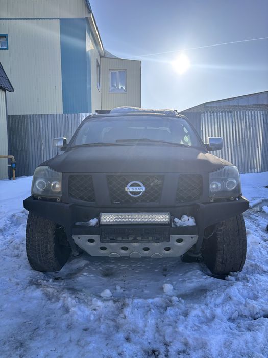 Nissan titan pick up