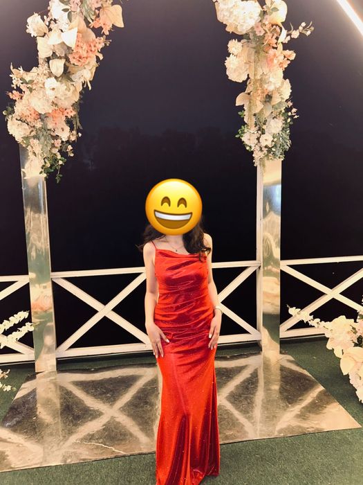 Продам выпускное блестящее красное платье