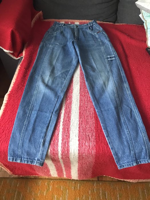 Vând pantaloni jeans pentru femei stare foarte bună