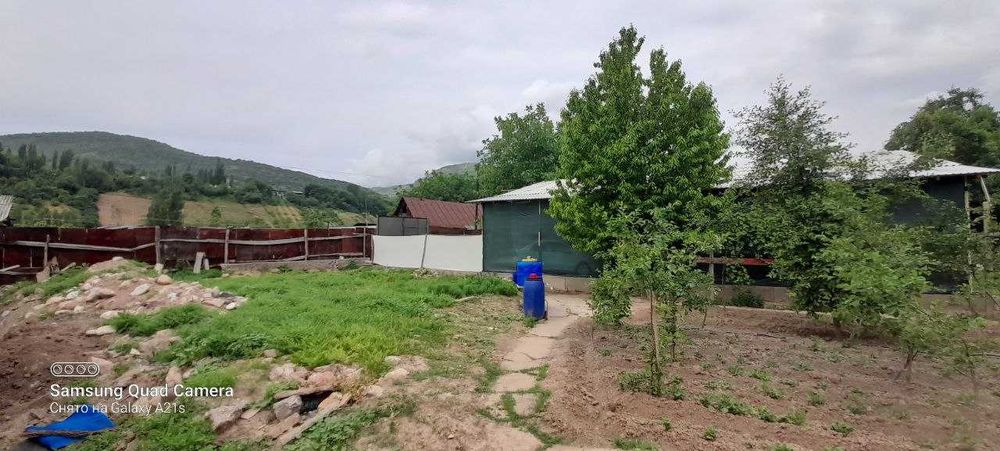 Xumsonda 13 sotix xovli sotiladi. 1 sotixi 10500$