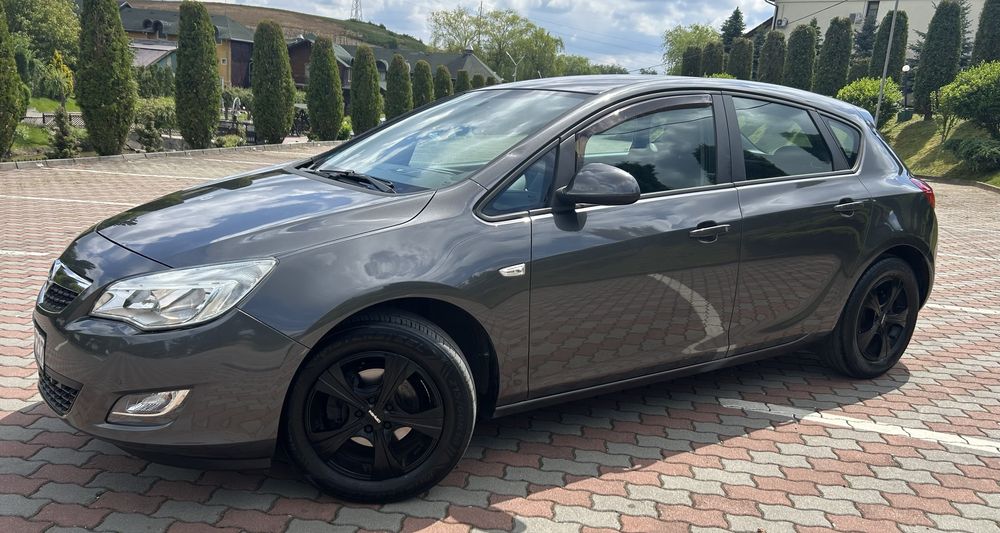 -Opel astra J-facelift-2011-1.4benzina-140cai-euro5-adusa din germania-