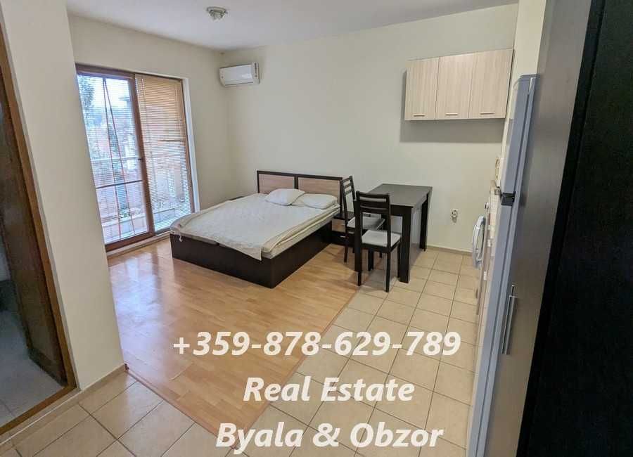 Просторен едностаен апартамент в комплекс с басейн в гр.Бяла