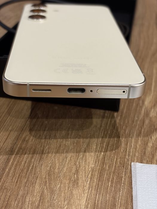 Samsung S24 128gb с 10 кейса