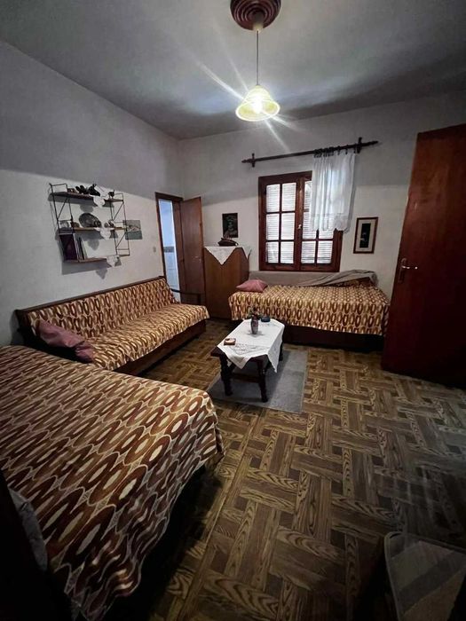 Къща с голям двор и възможност за строеж - Аспровалта