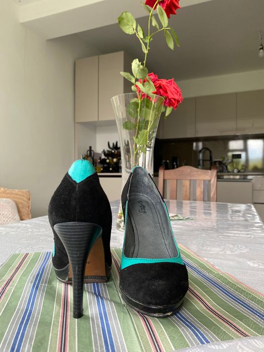 Елегантна дамска обувка