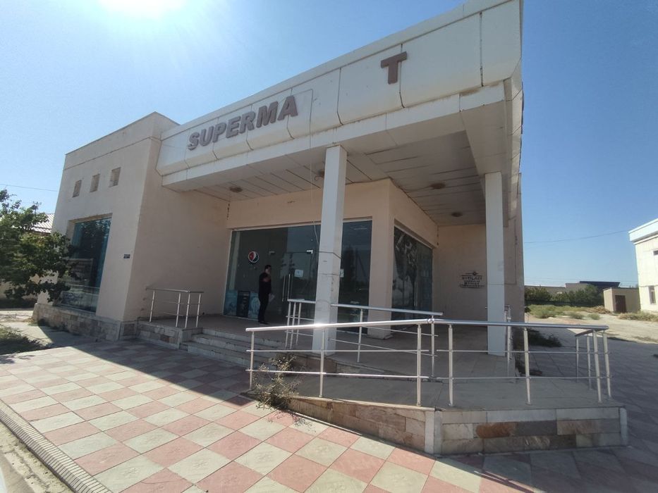 Kogon tuman yo'l yoqasidan  do'kon sotiladi