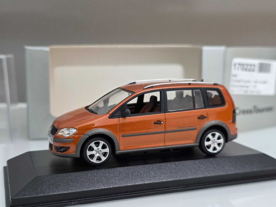 Macheta Auto 1/43 Minichamps Dealer Edition VW Volkswagen Cross Touran