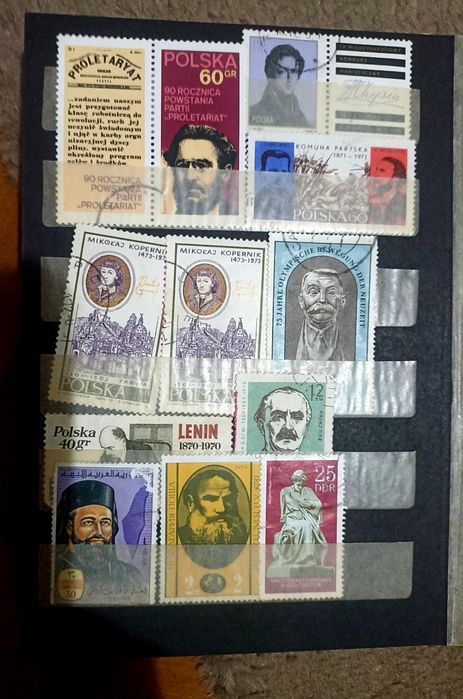 Класьор с пощенски марки  различна тематика около 150 бр ,35 евро