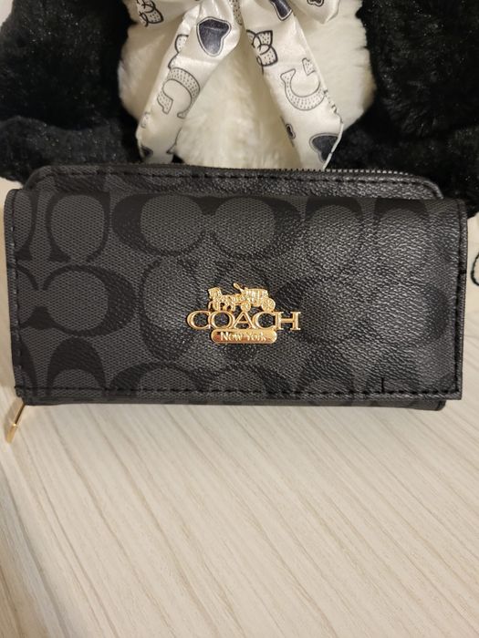 Portofele dama diferite culori si mărci