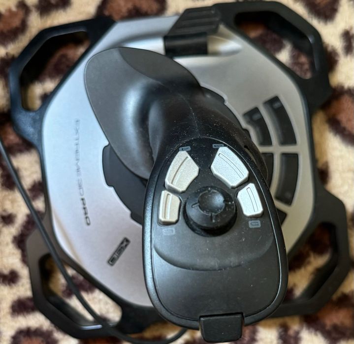 Игровой джойстик для управления самолетами