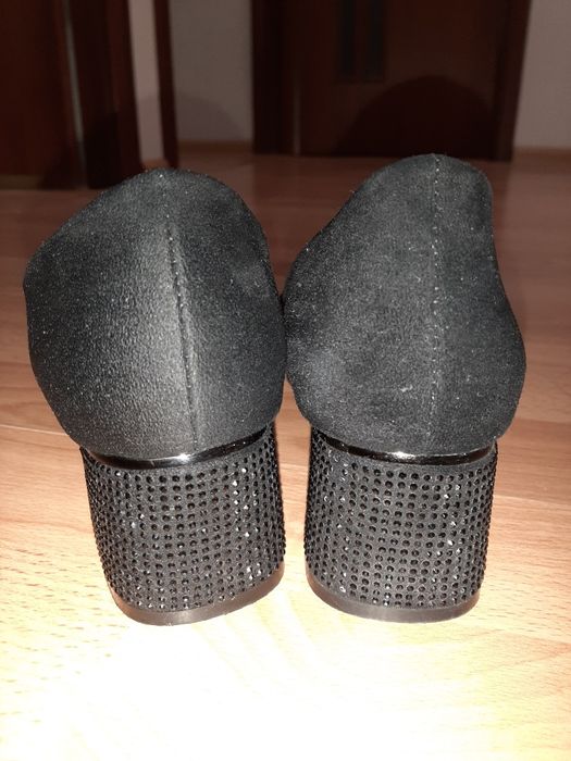 Продаётся женская обувь