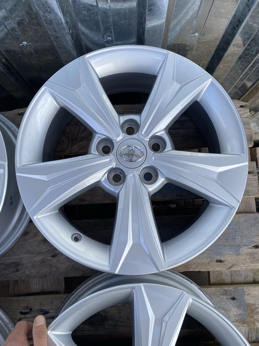 17 цола 5 х 114.3 мм Тойота  C-HR  , Аурис , Auris , Toyota