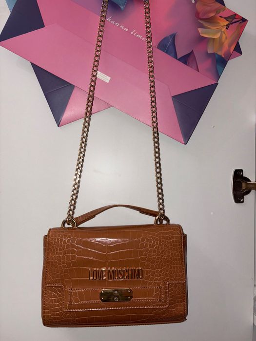 Продам сумку оригинал moschino