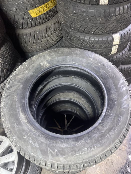 Шины  235/65/17  шиповный