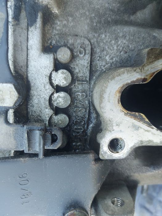 Vând chiulasa golf 5 motor 1.6 MPI