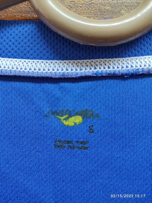 Тийнеджърски спортни дрехи в отлично състояние-фанелки, суичъри и др.