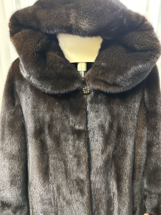 Продам норковую шубу р48-50