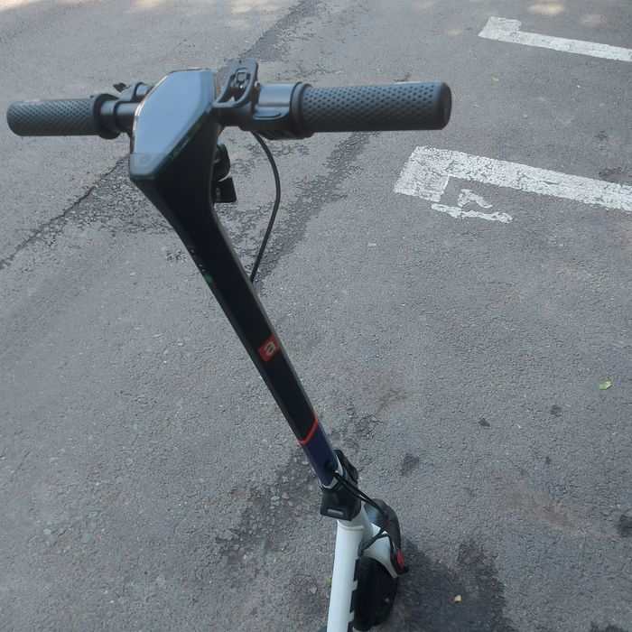 Trotineta electrica APRILIA.