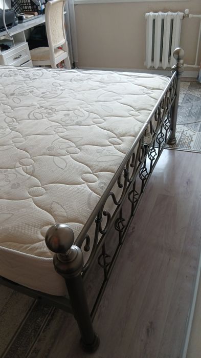 Продам кровать в хорошем состоянии.