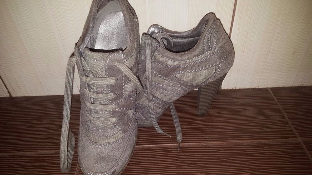 Botine noi, gri Graceland, cu toc