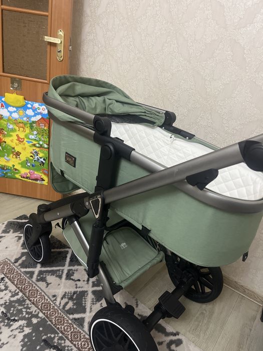 Коляска 2в1 ,люлька трансформируется в прогулочный блок!