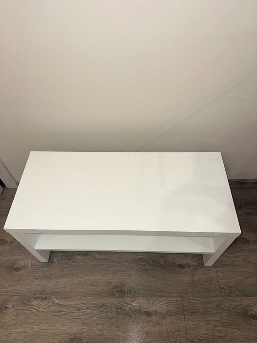 Бяла ТВ маса / ниска етажерка