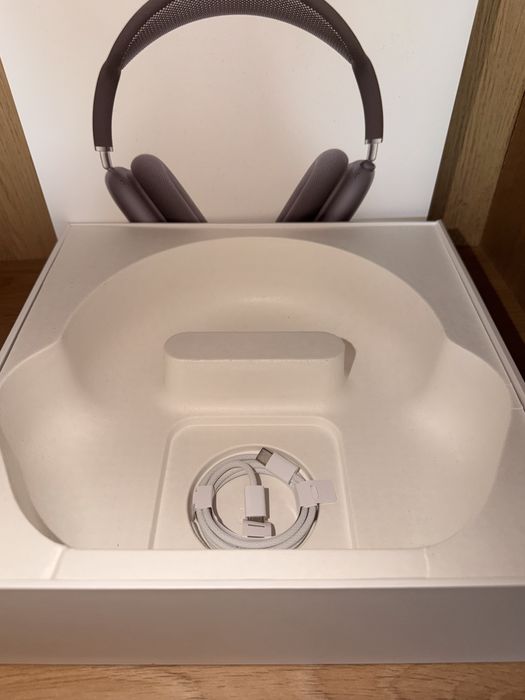 AirPods Max with Smart Case
