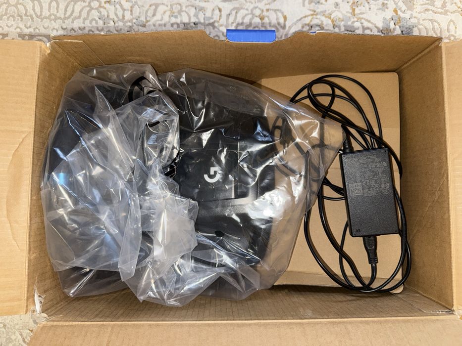 Logitech G923 Racing Wheel + Pedals | McLaren Edition