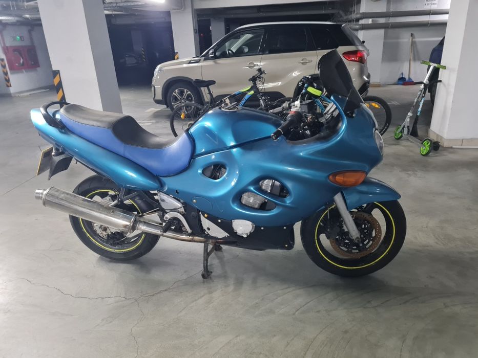 Motocicleta suzuki katana 600