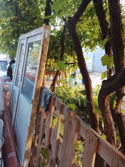 Vând ușă de termopane exterior