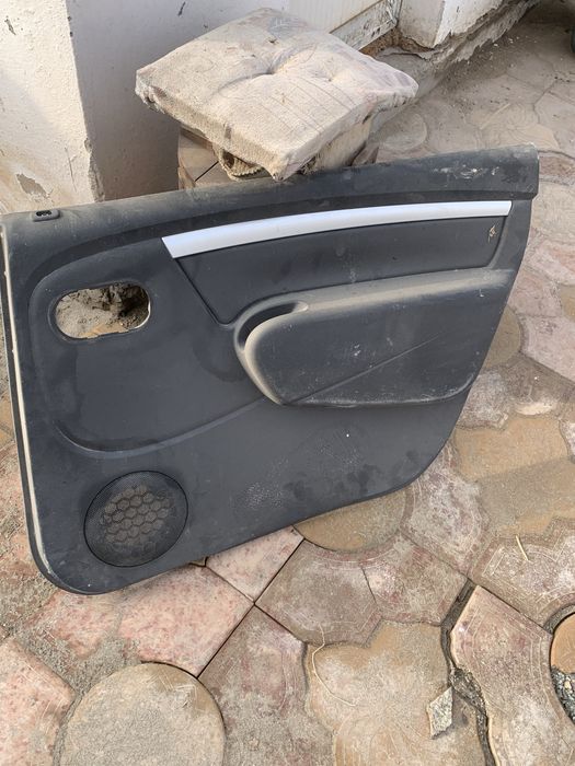 largus obshivka ong taraf eshik