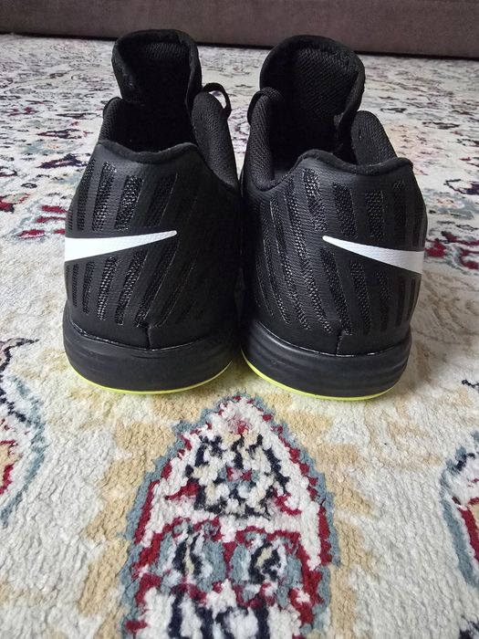 Продам кроссовки Nike