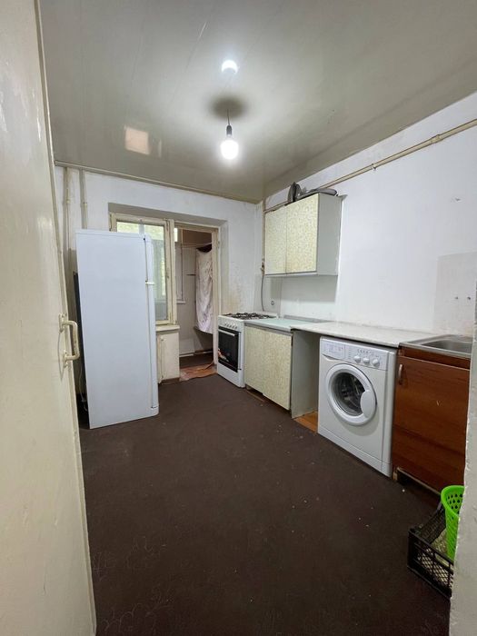 Chilonzor oqtepa 1 xona 
1/2/4. Балкон 1.5/3
Оилага факат

Нархи 3