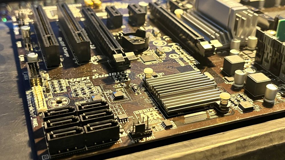 Piese vechi PC - Placa baza, placa video, memorii RAM, cooler